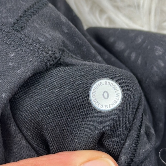 Lululemon Align Super High Rise Short *10" Speckle Emboss Black - Picture 4 of 4